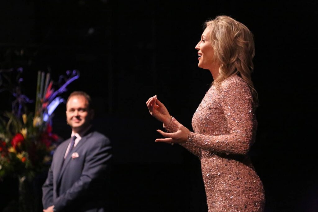 speach stage min
